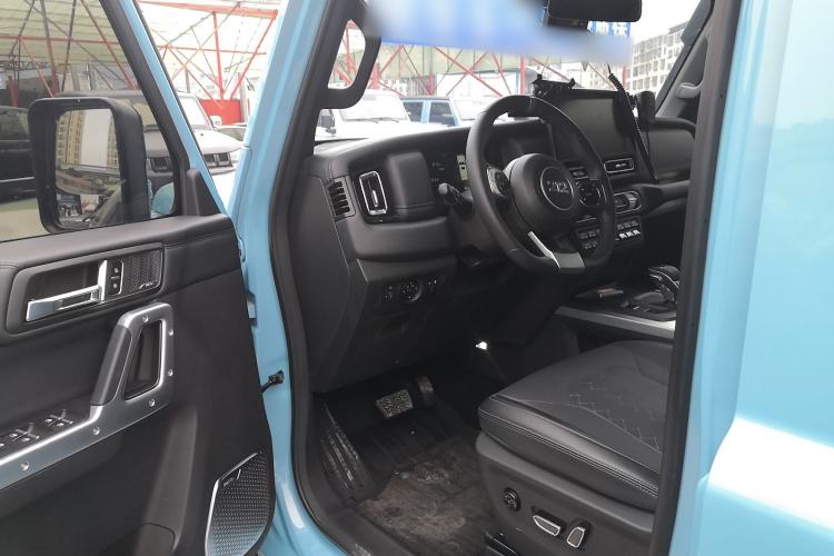 Used 212 T01 2025 2.0T Changfeng
