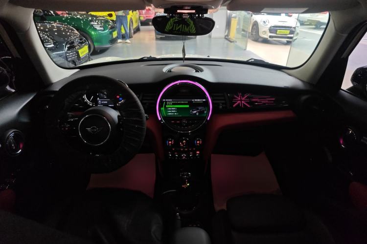 Used MINI 2021 1.5T COOPER Artist Five-Door Edition Center Console