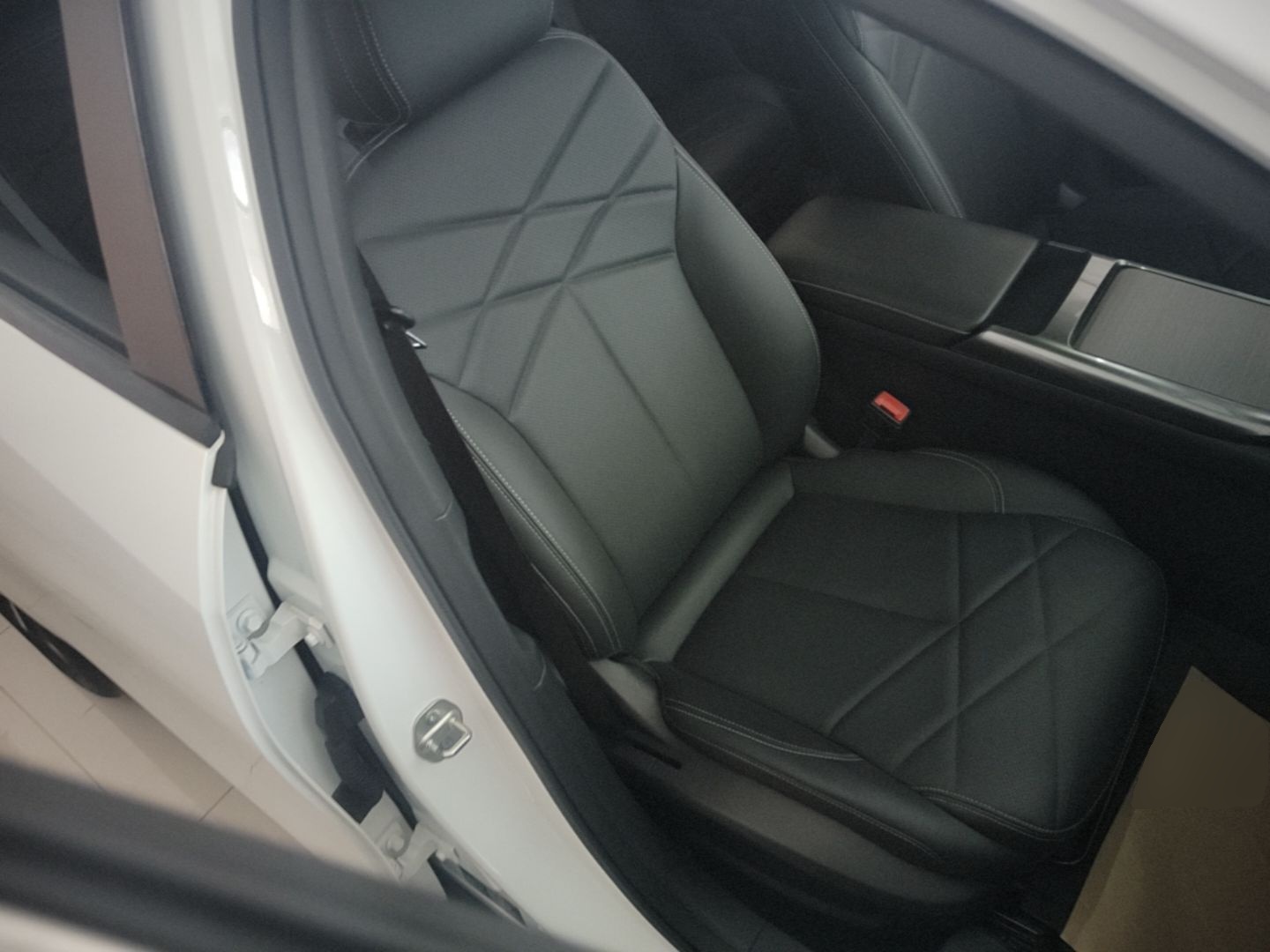 Geely Galaxy L6 2024 60km PLUS Dragon Edition — снимка 19