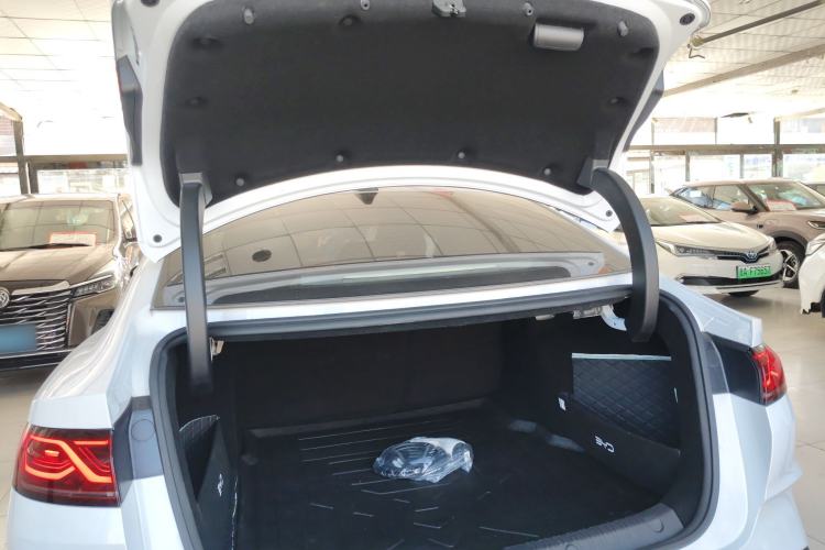Used BYD Qin L 2025 DM-i Smart Drive 80KM Leading Model Trunk