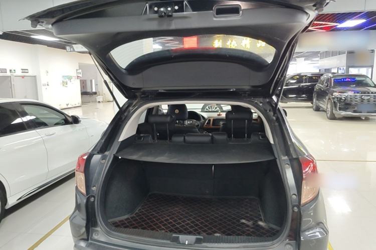 Used Honda Vezel 2015 1.8L CVT 2WD Luxury Model
