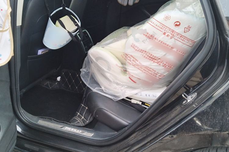 Used Volkswagen Passat 2014 1.8TSI DSG Prestige Navigation Edition Left Rear Seat