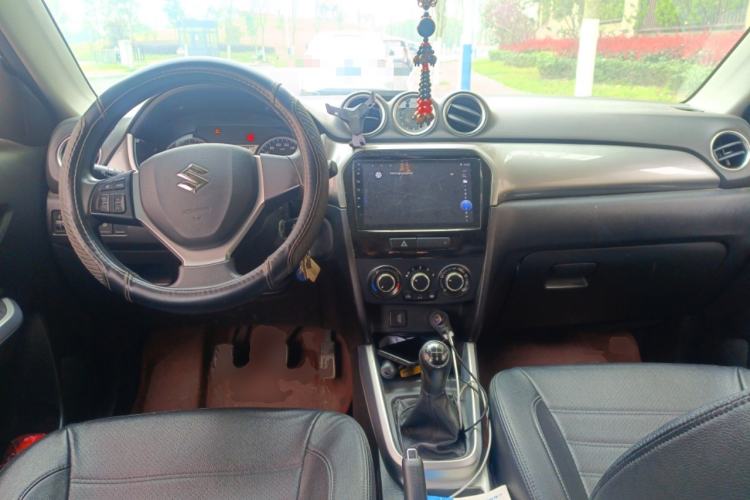 Used Suzuki Vitara 2016 1.6L Manual Two-Wheel Drive Entry-Level Trim Center Console