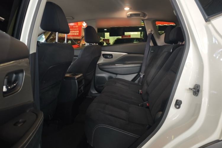 Used Nissan Murano 2021 2.5L XE Two-Wheel Drive Elite Edition Interior 2