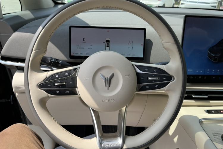 Used VOYAH Dream 2025 PHEV Four-Wheel-Drive Flagship Kunpeng Edition Interior 6