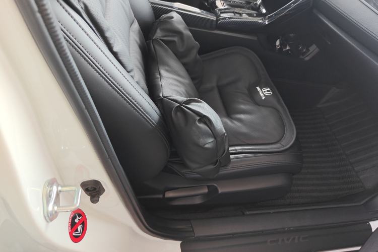 Used Honda Civic 2021 HATCHBACK 220TURBO CVT Trendy Cool Edition Right Front Seat