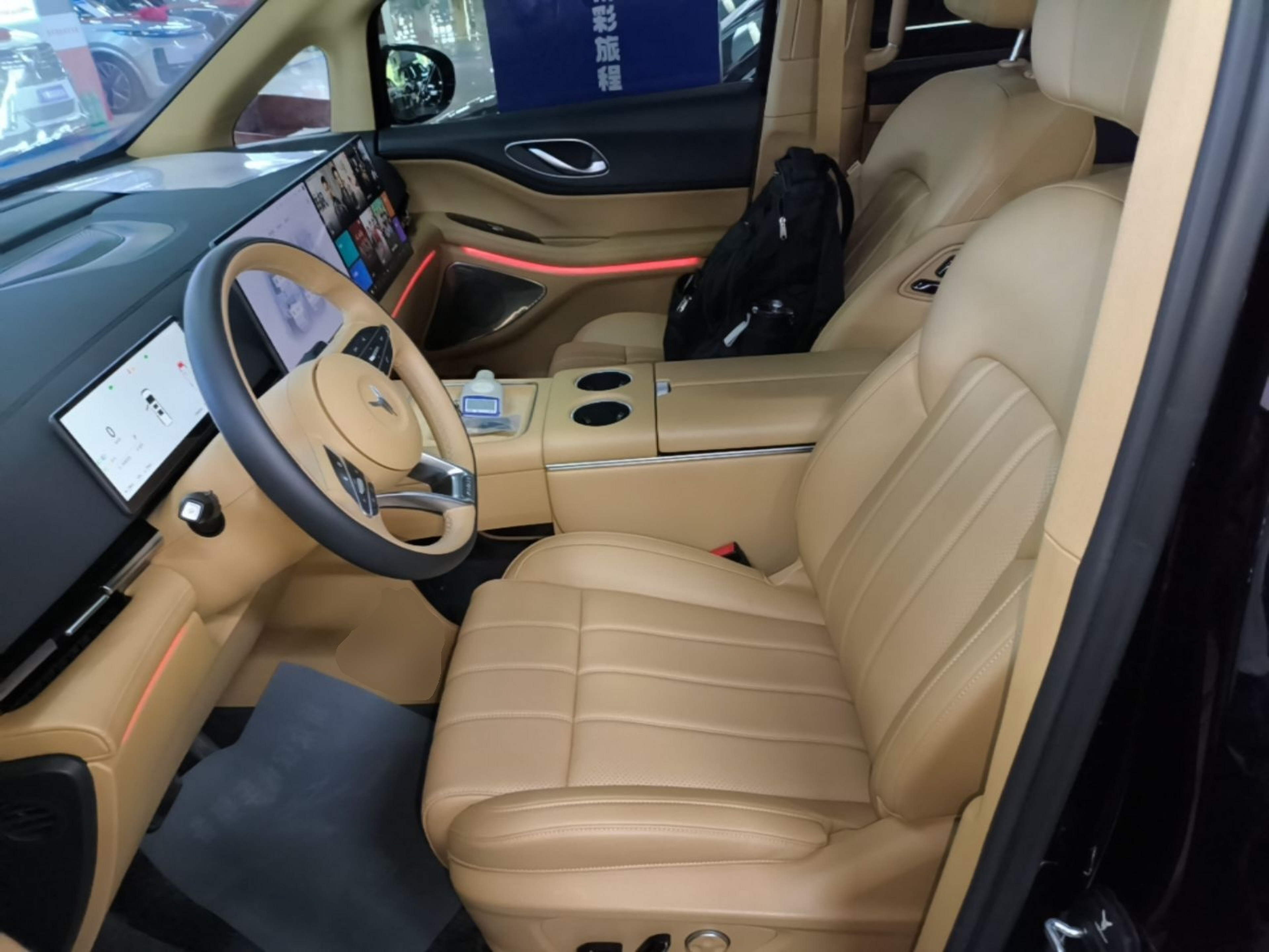 المقاعد الأمامية داخل السيارة