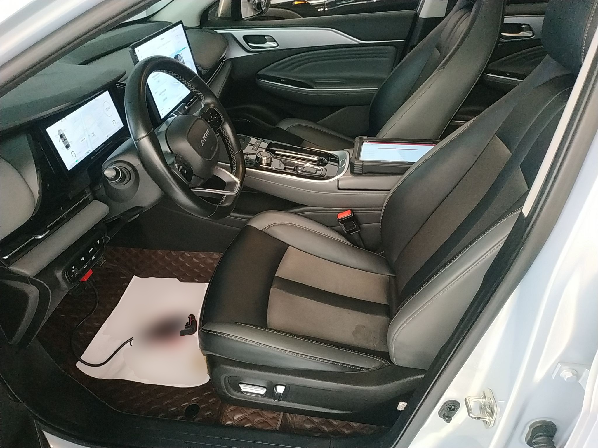 Переднее сиденье в автомобиле