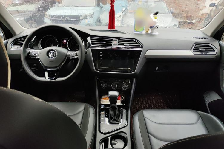 Used Volkswagen Tiguan L 2019 Revised Version 280TSI Automatic Two-Wheel Drive Panoramic Comfort Edition China VI Standard Center Console