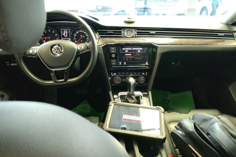 Used Volkswagen Magotan 2019 330TSI DSG Luxury Model China V Standard Center Console