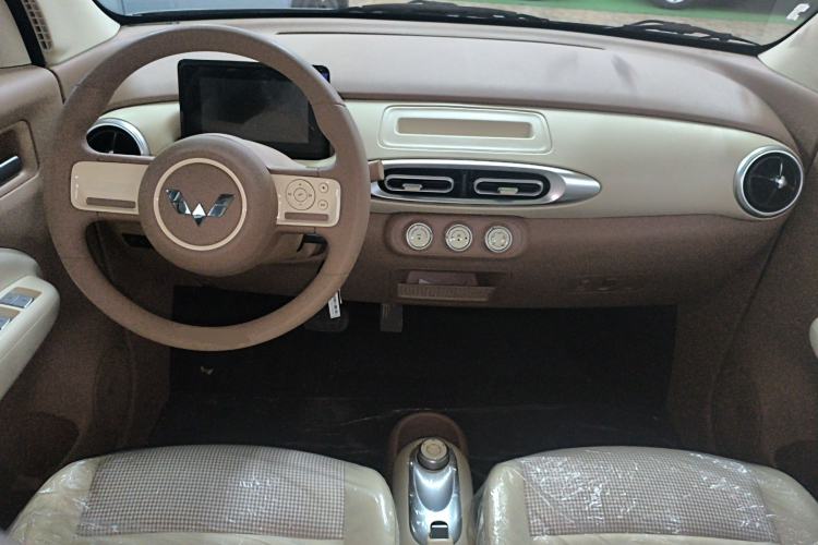 Used Wuling Hongguang MINIEV 2025 Four-Door Version Advanced Edition Center Console