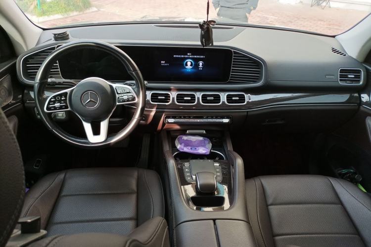 Used Mercedes-Benz GLE 2021 GLE 350 4MATIC Stylish Model Center Console