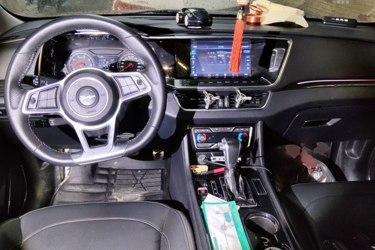 Used Zotye T600 Coupe 2017 1.5T Automatic Luxury Model Center Console