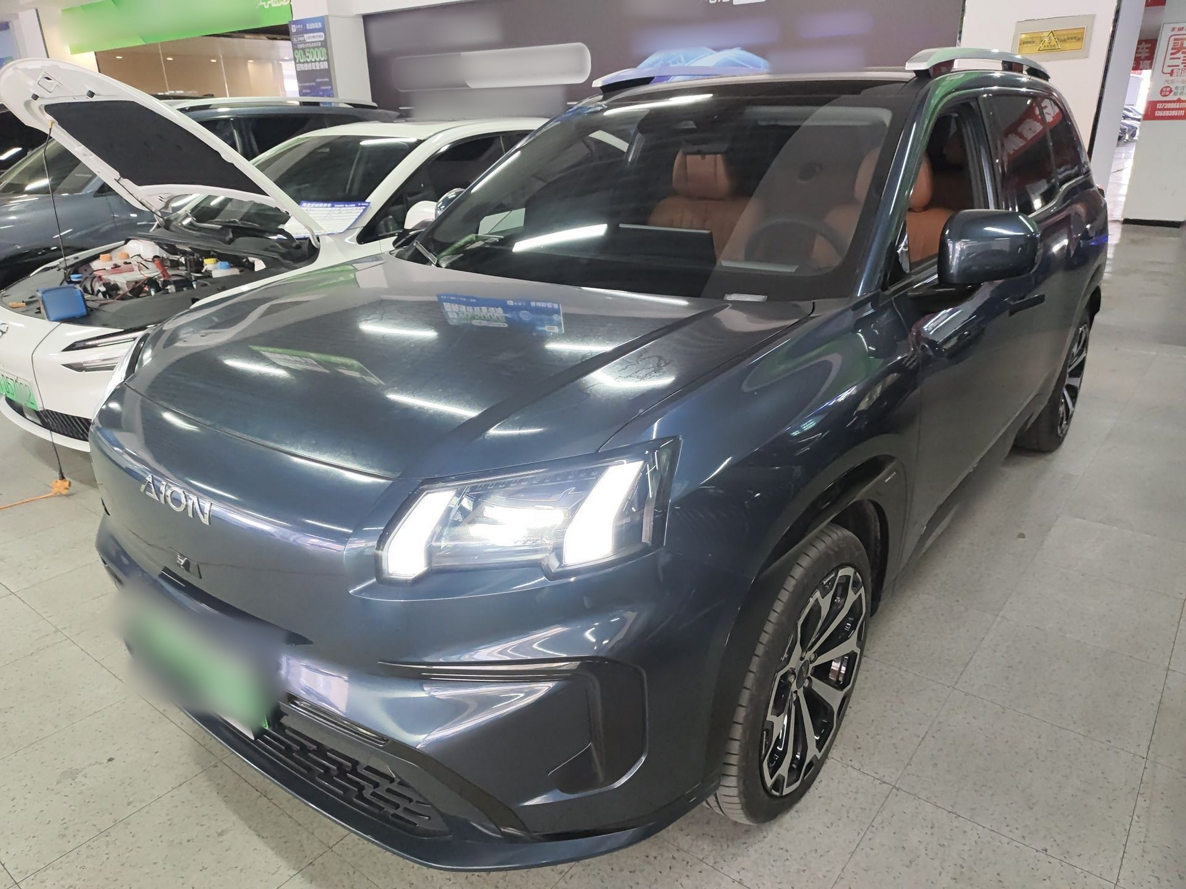 Под передней частью автомобиля