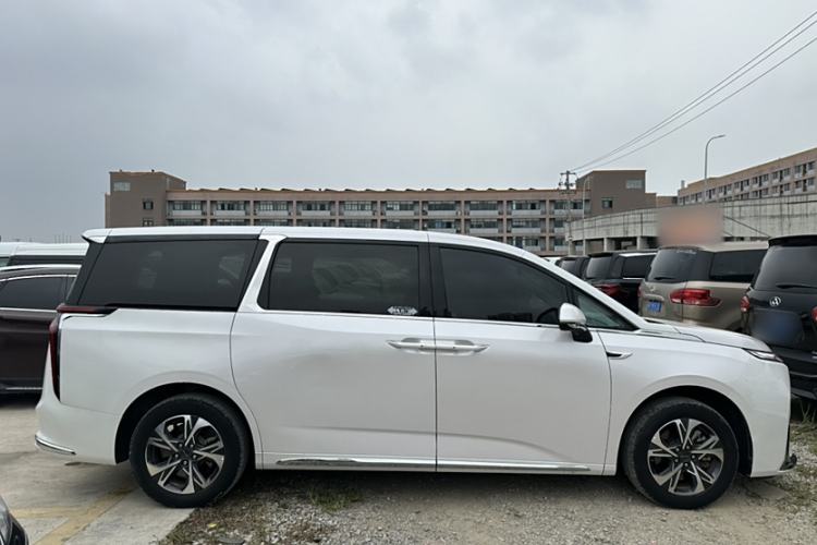 Used SAIC MAXUS G90 2022 2.0T Starry Seven-Seater