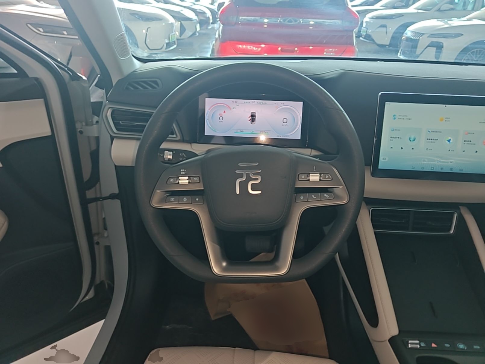 BYD Yuan UP 2025 Model 301KM Leading Version — снимка 13