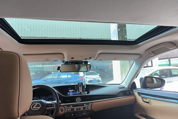 Used Lexus ES 2015 300h Comfort Edition