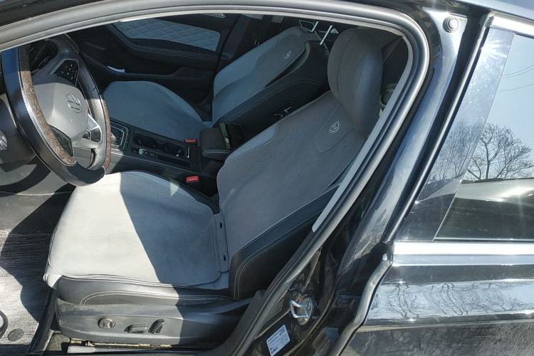 Used Volkswagen Magotan 2023 2 Million Units Limited Edition 330TSI DSG Leading Version