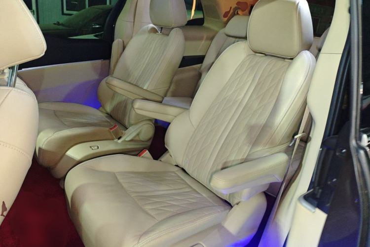 Used Buick GL8 2023 Land Executive Class Deluxe Model