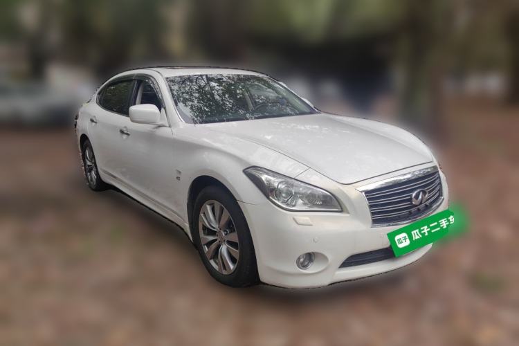 Used Infiniti Q70 2013 Q70L 2.5L Comfort Edition Front Right 45 Deg