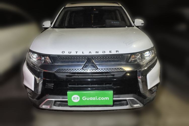 Used Mitsubishi Outlander 2020 2.0L Two-Wheel Drive Comfort Edition 7-Seater
