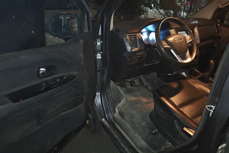 Used Jinbei Gold Hiace 2021 1.5L Passenger Van Travel Lion 6-Seater
