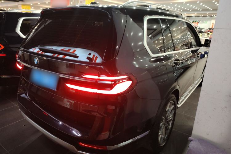 Used BMW X7 2023 xDrive40i Luxury Package with Leading Features Rear Right 45 Deg