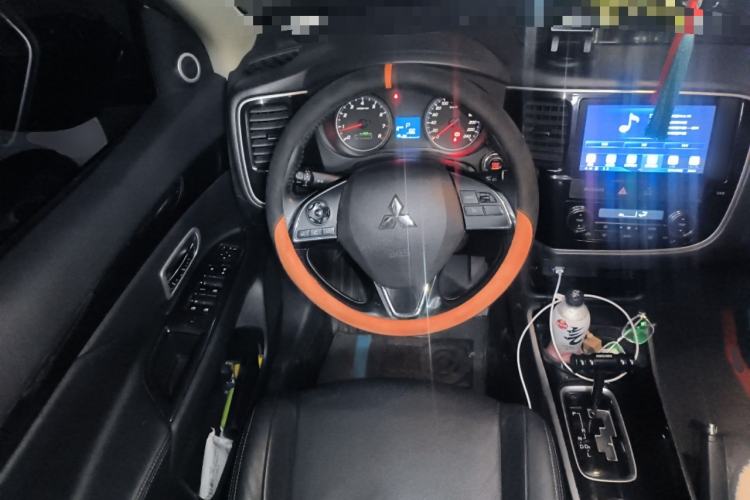 Used Mitsubishi Outlander 2017 2.0L Two-Wheel Drive Glory Edition 5 Seats Steering Wheel