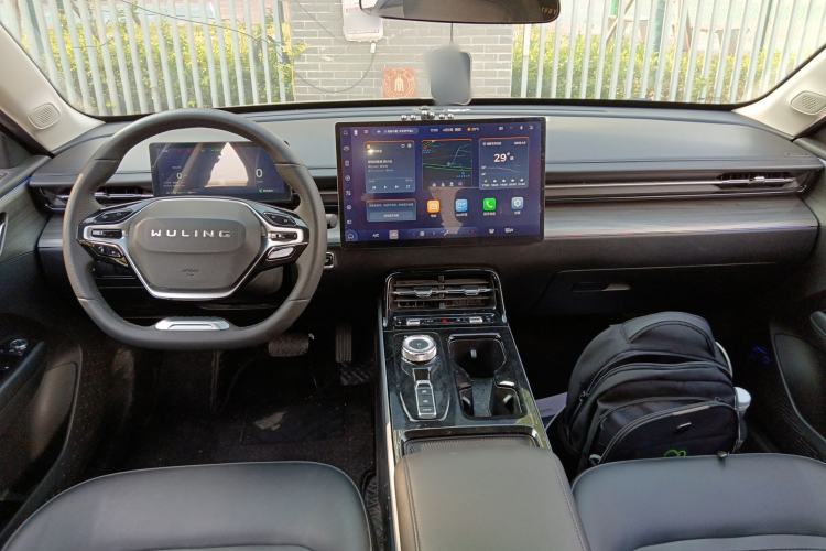 Used Wuling Xingguang 2024 Co-Creation Edition 510 Advanced Model Center Console