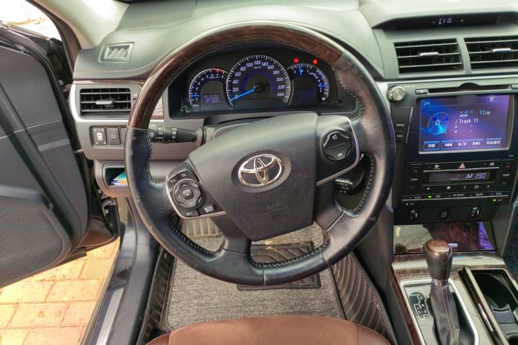 Used Toyota Camry 2016 2.5G 10th Anniversary Deluxe Navigation Edition Steering Wheel