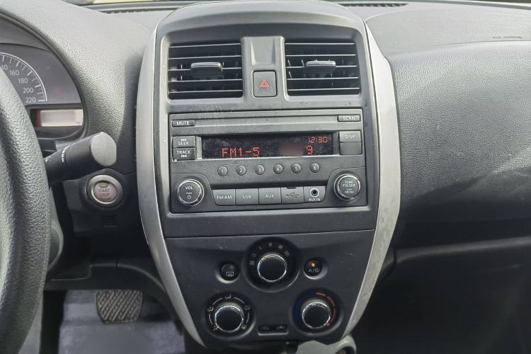 Used Nissan Sunny 2015 1.5XE CVT Master Edition Audio And AC Panel