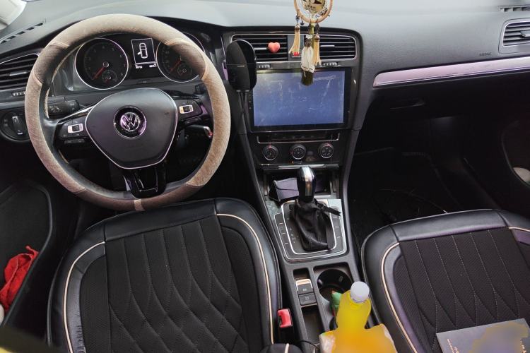 Used Volkswagen Golf 2018 230TSI Automatic Comfort Model Center Console