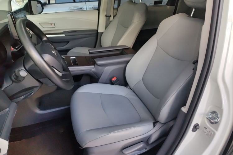 Used Toyota Granvia 2023 2.5L Hybrid Comfort Edition