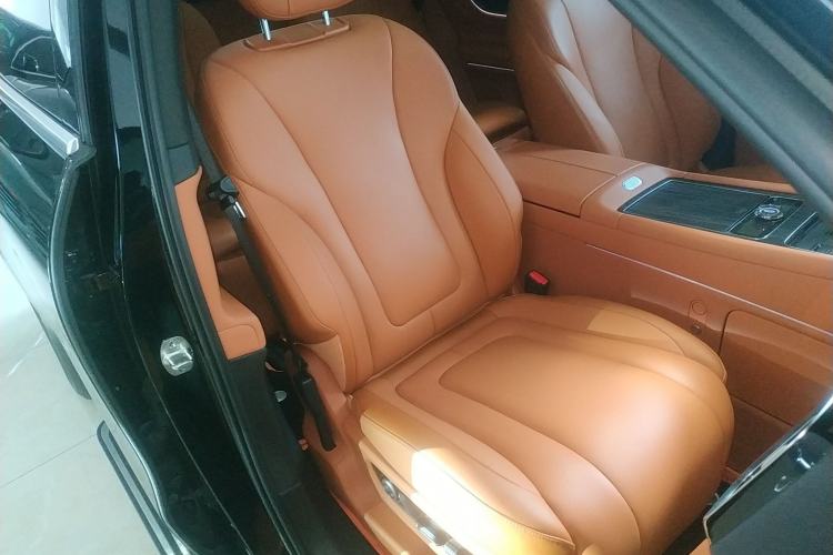 Used Hima AITO M9 2025 Extended-Range Max Version 52 kWh 6-Seater Edition Right Front Seat