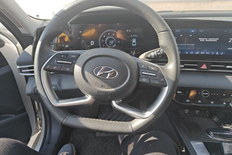 Used Hyundai Elantra 2022 1.5L CVT LUX Prestige Edition
