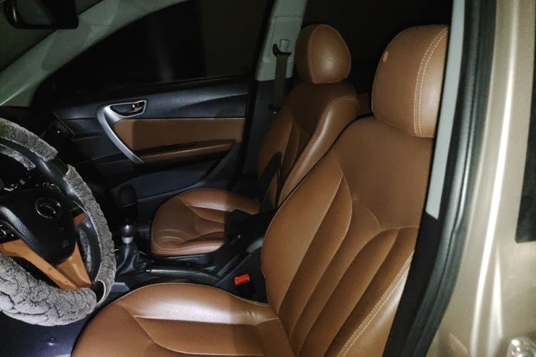 Used Soueast V6 Lingshi 2014 1.5L Manual Luxury Edition for Women
