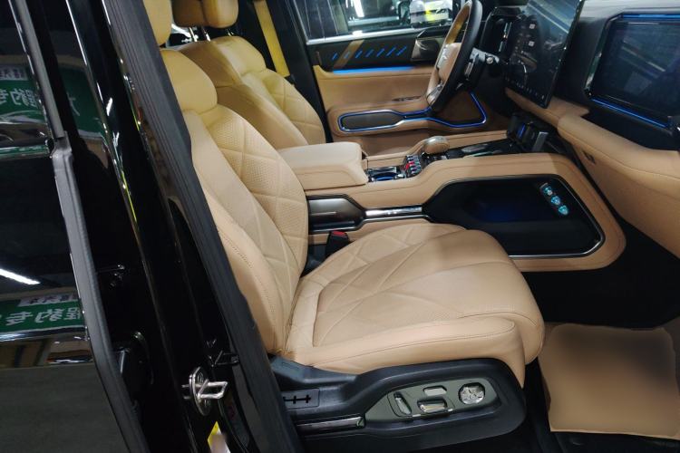 Used Formula Leopard 8 2025 Smart & Brave Flagship Edition 7 Seats Right Front Seat