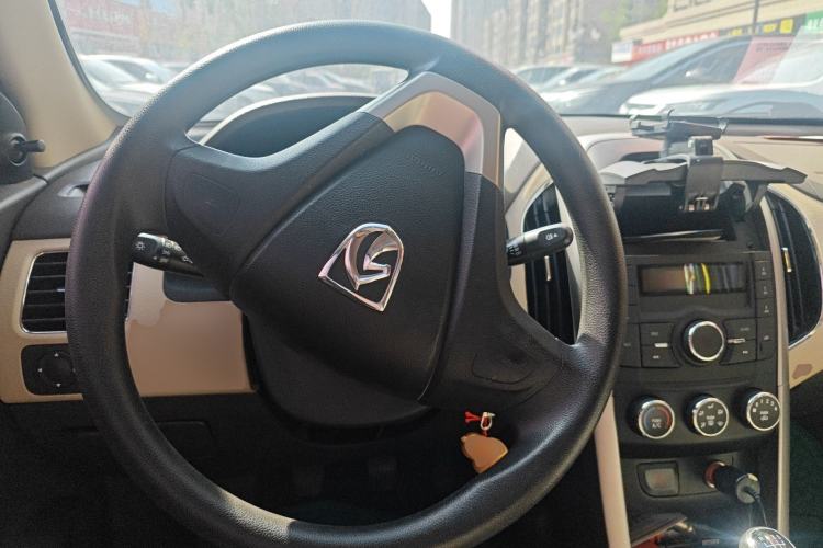 Used Baojun 630 2013 1.5L manual standard version Steering Wheel