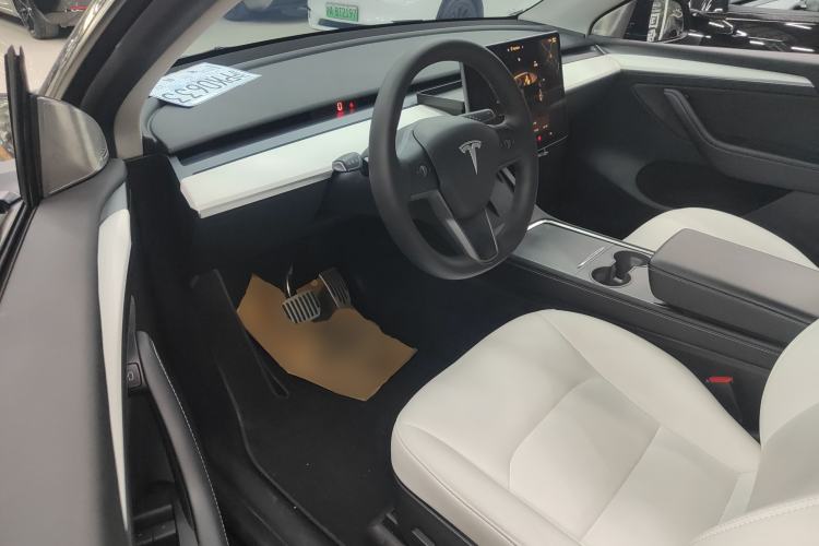 Used Tesla Model Y 2022 Long-Range All-Wheel-Drive Version
