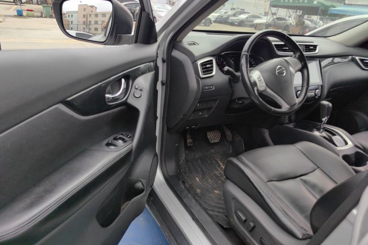 Used Nissan X-Trail 2015 2.5L CVT Leading MAX Edition 4WD Driver Seat