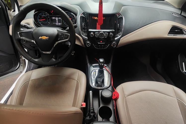 Used Chevrolet Cruze 2015 1.5L Automatic Luxury Edition Center Console