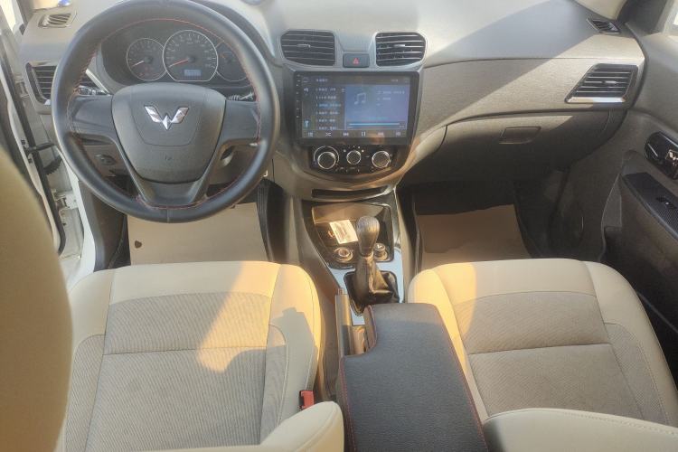 Used Wuling Hongguang 2014 1.5L S Standard Version
