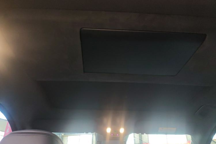 Used ONVO Luxeed L90 2025 Model—Max Six-Seater Version Headliner