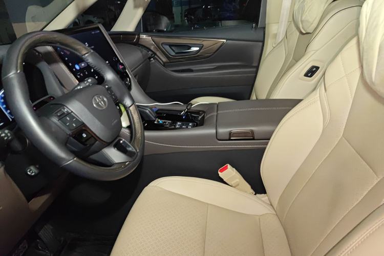 Used Toyota Alphard 2024 Dual-Engine 2.5L Prestige Edition
