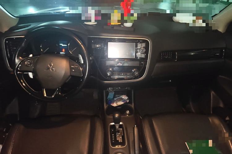 Used Mitsubishi Outlander 2016 2.4L 4x4 Elite Edition 7-Seater
