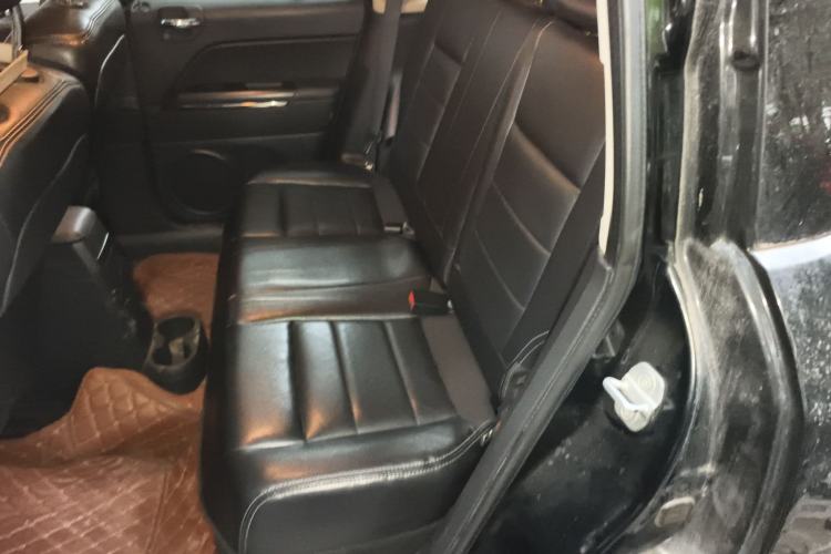 Used Jeep Compass 2012 2.4L four-wheel drive luxury navigation version
