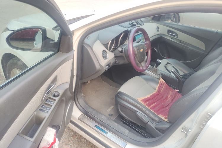 Used Chevrolet Cruze 2011 1.6L SE MT Transformers Edition
