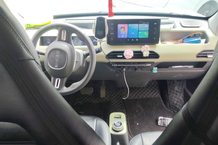 Used Geely Galaxy Panda 2023 Panda Mini 200km Endurance Bear Center Console