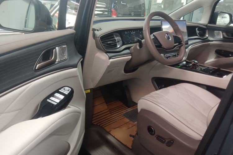 Used Denza D9 2022 DM-i 970 Four-Wheel Drive Flagship Model