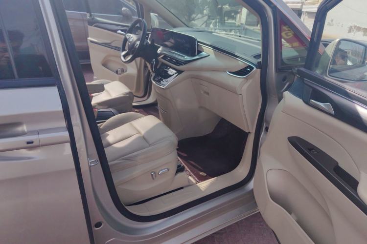 Used Buick GL8 2022 ES Landtrek 653T Luxury Edition